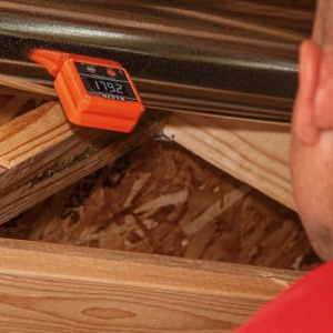 Klein Tools 935DAG Digital Electronic Level and Angle Gauge, Measures 0 - 90 and 0 - 180 Degree Ranges, Measures and Sets Angles - Image 3